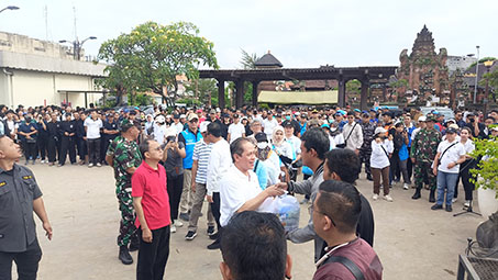 300 Paket Sembako untuk Penyintas Banjir di Denpasar telah Disalurkan wid.jpg